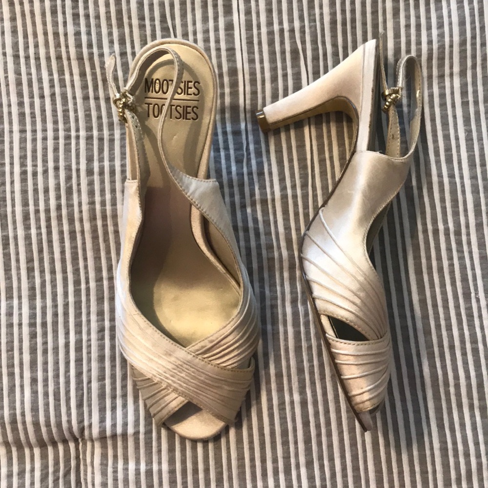 Mootsie Tootsie Ivory Heels